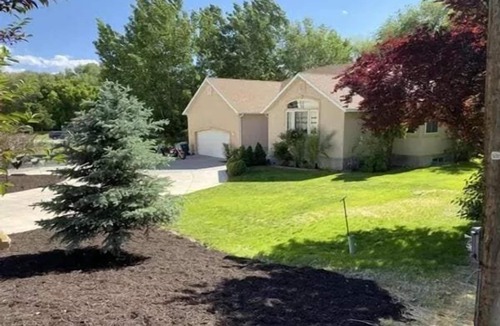 Hillcrest House | Huge Yard, Pet-Friendly Gathering Home.Waffles too