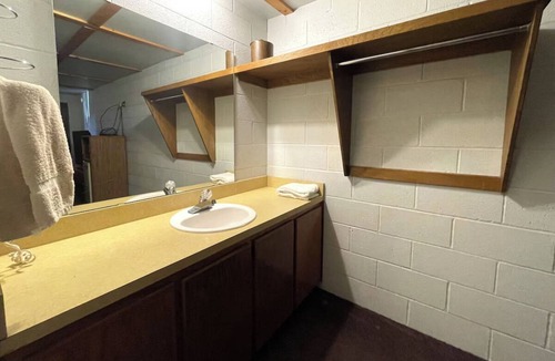 Bartlesville Hotel | Hwy 75 Family-Friendly Stop | Budget-Friendly Stay | Regal Theater Access
