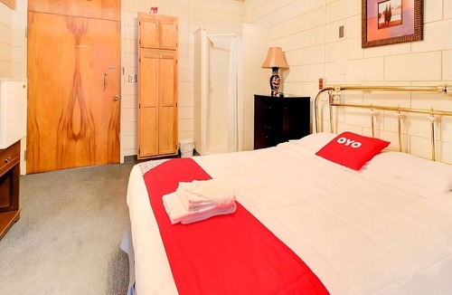 Drumright House | Ideal Mix of Comfort and Value! Short Drive to Cushing Country Club