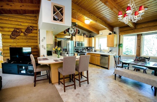 Nederland Cabin | Idyllic Getaway Cabin for Families with Home Theater, Ping Pong, and Video Games in Nederland, Colorado