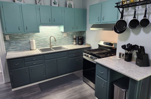 East Price Hill Apartment | Immaculate New Apartment Comfortable Stay Just 3 Miles from Downtown