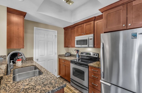 Kimball Junction Condo | Immaculate PC condo - Extended Stay or Monthly rental, KING BED, carport, W/D