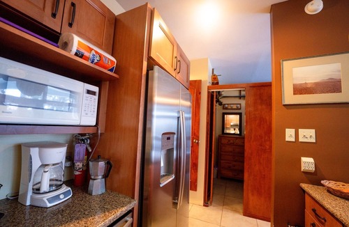 Taos Ski Valley Condo | In the Heart of Taos Ski Valley, hot-tub, sauna, parking. Walk to chairlift