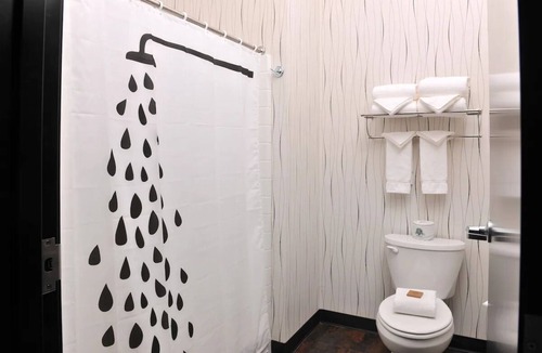 Independence Hotel | Independence Modern Lodge Retreat: Heated Pool & Whiskey Bar | 3 Units