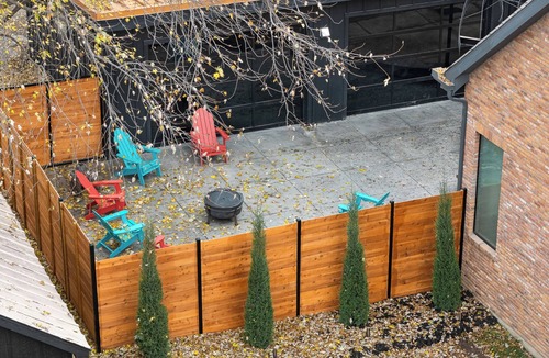 New Century House | ★ Indoor Heated Pool ★ Sports Court ★ Putting Green & Mini Golf ★ Fun for all!