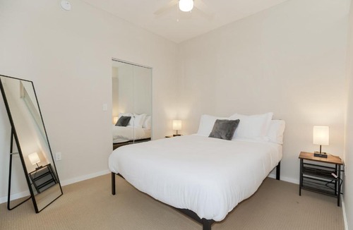 Crossroads Arts District Apartment | Insta-Worthy Oasis Less than 10 miles to Arrowhead Stadium 311