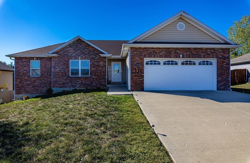 Columbia House | It's a Gem ! Comfy Hideaway for R & R ~ King Bed !