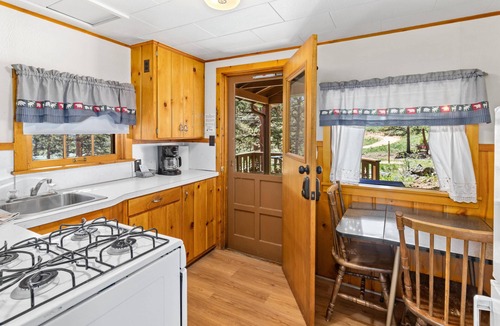 Estes Park Cabin | Its not just any ordinary stay Machin's Cottage #3 Pet Friendly