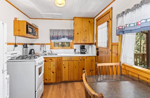 Estes Park Cabin | Its not just any ordinary stay Machin's Cottage #3 Pet Friendly