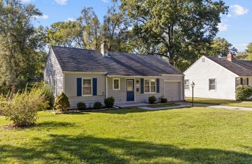 South Kansas City House | Jefferson St Cottage - Large Home w Fenced Yard