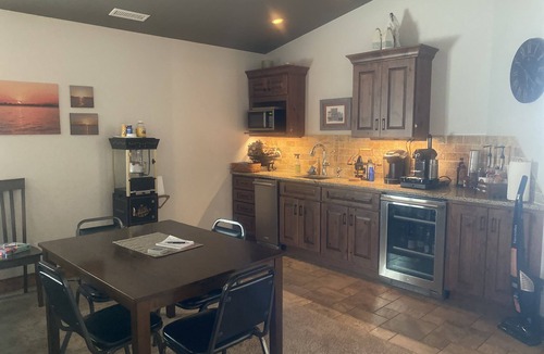 Elwood House | JOHNSON LAKE GETAWAY PRIVATE DOCK-Sleeps up to 12.