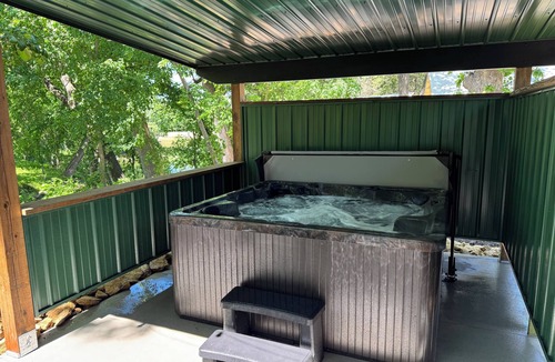 Ashland Cabin | Jungalow - Canvas Safari Cabin | 2 Bed, 1 Bath with Hot Tub