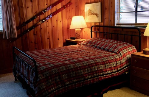 Empire Cabin | JungFrau Cabin, River Front, Easy Access, Secluded, Cozy Rustic Family Cabin