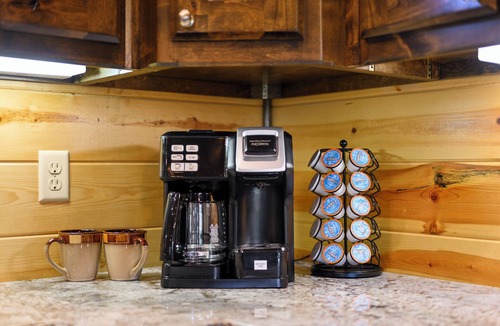 Octavia Cabin | Just The Two of Us River Front Luxury Cabin -Private/Romantic/Hot Tub/Kayak/Fish