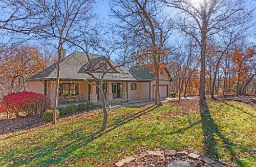 Bucyrus House | Kansas City Creekside Lodge on 22 Acres for Groups