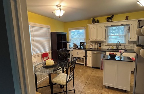 Bel-air Heights House | Kansas City energy with small town vibes