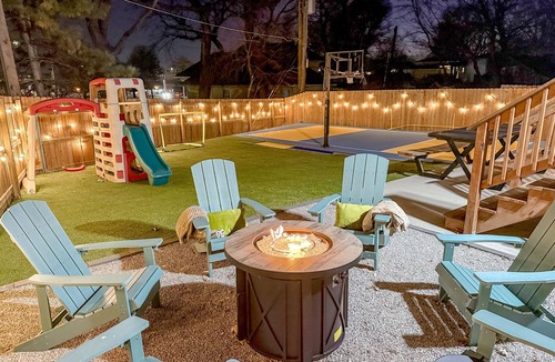 Shawnee House | Kansas Escape with Movie Room, Hot Tub, Mini Golf, Pickleball, Game Room & more!