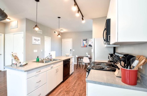 Legacy Park Apartment | Kasa | Welcoming Studio + Amenity Access | Plano