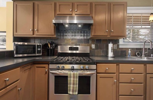 Rosedale House | KC Favorite Sleeps8 BBQ+DECK &Pets Welcome MAJOR INTERNATIONAL SPORTING EVENT