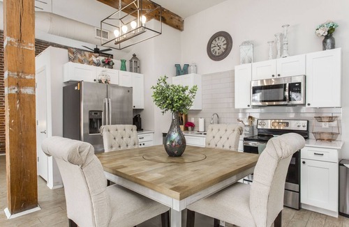River Market Apartment | KC Grand Loft w/King Bed