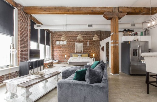 River Market Apartment | KC Grand Loft w/King Bed