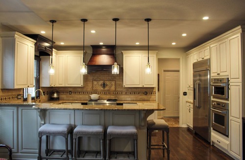 Overland Park House | KC Pool Getaway! 5-bedroom house: private outdoor space with kitchen & patio!