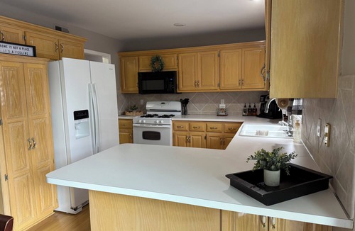 Waldron House | KC Retreat 3Br/2.5 Ba Near Airport and Downtown KC