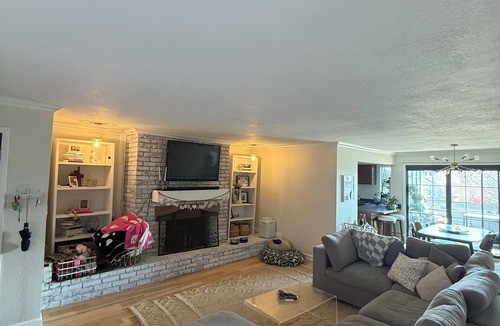 Southmoreland Condo | KC World Cup HQ: Plaza Walkable, Streetcar