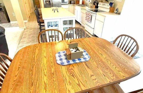 Kelleys Island House | KI Cape Cod - 4 Bedrooms/2 Bathrooms
