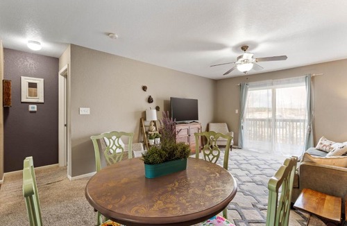 Manhattan House | King Bed, Garage and Free Parking, Scenic Deck KMN1213