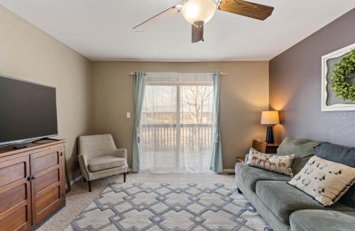 Manhattan House | King Bed, Garage and Free Parking, Scenic Deck KMN1213