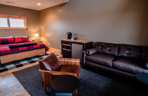 Maple Hill Hotel | King Cabin Room Kiowa