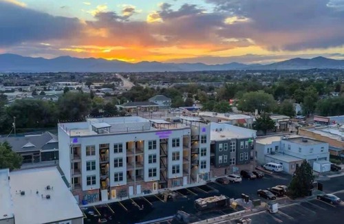 Pleasant Grove House | King Suite with Twin Loft – Family & Pet Friendly