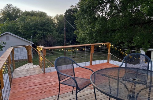 Manhattan House | KSU Home + Rooftop Deck + 1 acre! 0.5 mile to Stadium Pet, family friendly