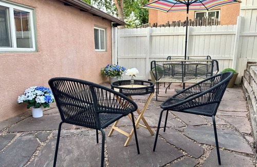 South Capitol Condo | La Casita Berger - Minutes away from Plaza and Canyon Rd