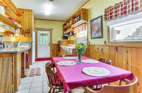 Dakota Cottage | La Crescent Cottage on Minnesota Bluffs w/View!