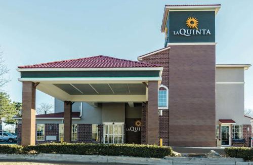 Waldron Hotel | La Quinta by Wyndham Kansas City Airport