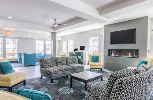 Waldron Hotel | La Quinta by Wyndham Kansas City Airport