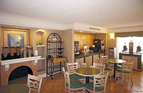 Lenexa Hotel | La Quinta Inn by Wyndham Kansas City Lenexa