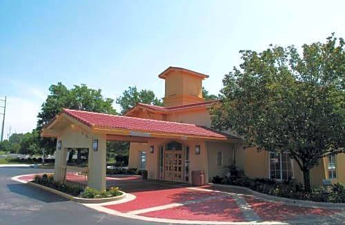 Lenexa Hotel | La Quinta Inn by Wyndham Kansas City Lenexa