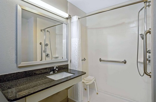 Kearney Hotel | La Quinta Inn & Suites by Wyndham Kearney
