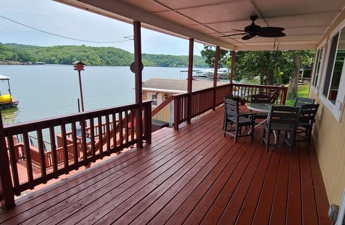 Edwards House | Lake Affect w/Hot tub & Garage Game room!