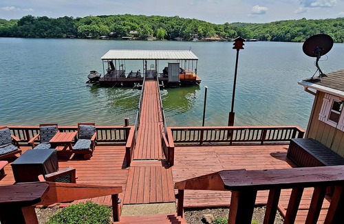 Edwards House | Lake Affect w/Hot tub & Garage Game room!
