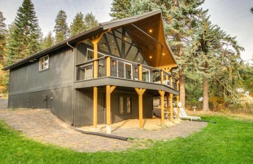 Worley House | Lake Coeur d'Alene Cabin w/Boat Slip in Worley!
