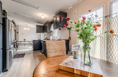 Eucha House | Lake Front Beauty
