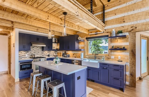 Estes Park House | Lake Front! Mtn/Lake Views,HotTub,Gas FirePit,Walking Trail to town & shopping
