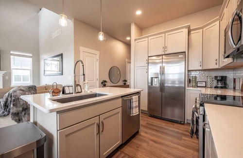 Centerra House | Lake Front| Perfect MidTerm|Family Friendly Luxury