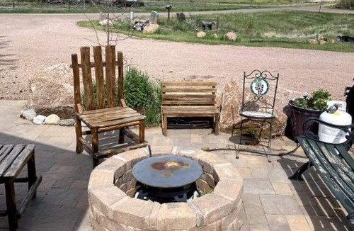 Lake George Cabin | Lake George Cabins & RV Park: Cabin 1, Hummingbird's Hum.