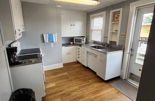 Lonergan House | Lake Mac Lodge - a 4-bedroom house in charming Lemoyne. Relax and unwind.