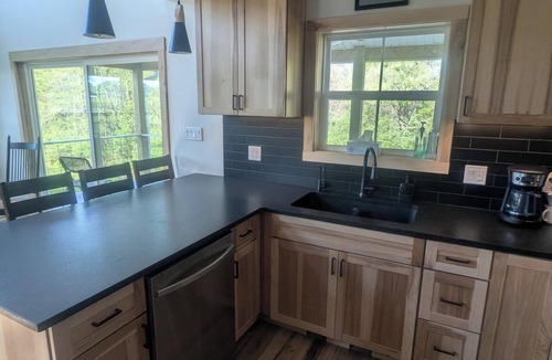 Moravia Cabin | Lake Rathbun getaway home. 4-bedroom cabin. WiFi, AC. 1.5 miles to boat ramp.